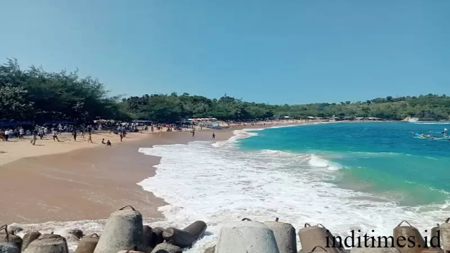 Pantai Tambak Rejo: Surga Bahari Eksotis di Blitar Selatan